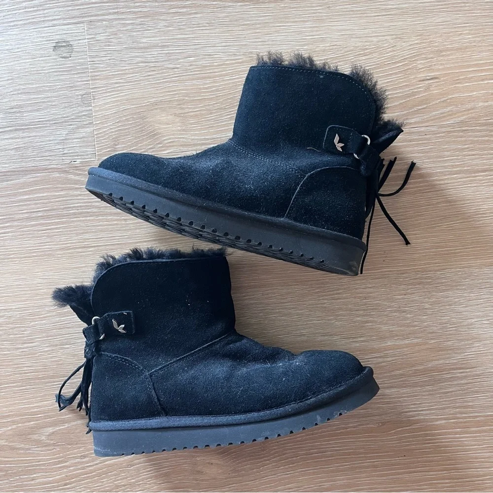 Koolaburra by Ugg black fringe fleece shirt boots